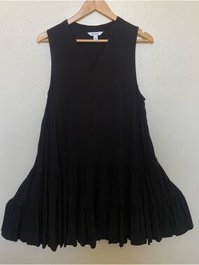 Nine West Black Sleeveless V-Neck Tiered Swing Tunic